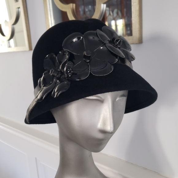 Vtg Frank Olive Patent Leather Flowers & Trim Black Wool Bucket Cloche Hat Boho main image 15